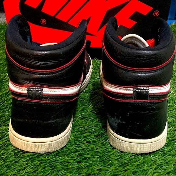 Nike - Jordan 1’s High Retro - Size 12 - Bloodline w/ original box. - Picture 2 of 6